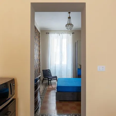 Lägenhet Guesthost - Functional Piazza Re Di Rom