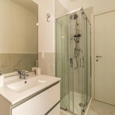 Guesthost - Functional Piazza Re Di Lägenhet